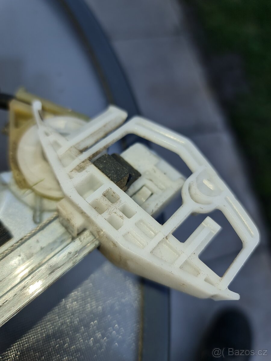 Citroën Xsara Picasso stahovačka okna SPOLUJEZDEC - 5