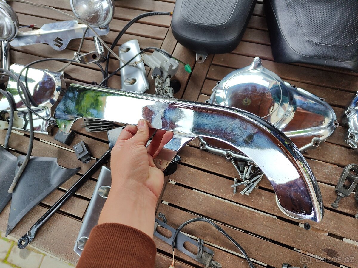 Suzuki VZ 800 Marauder - díly - blatník - 5