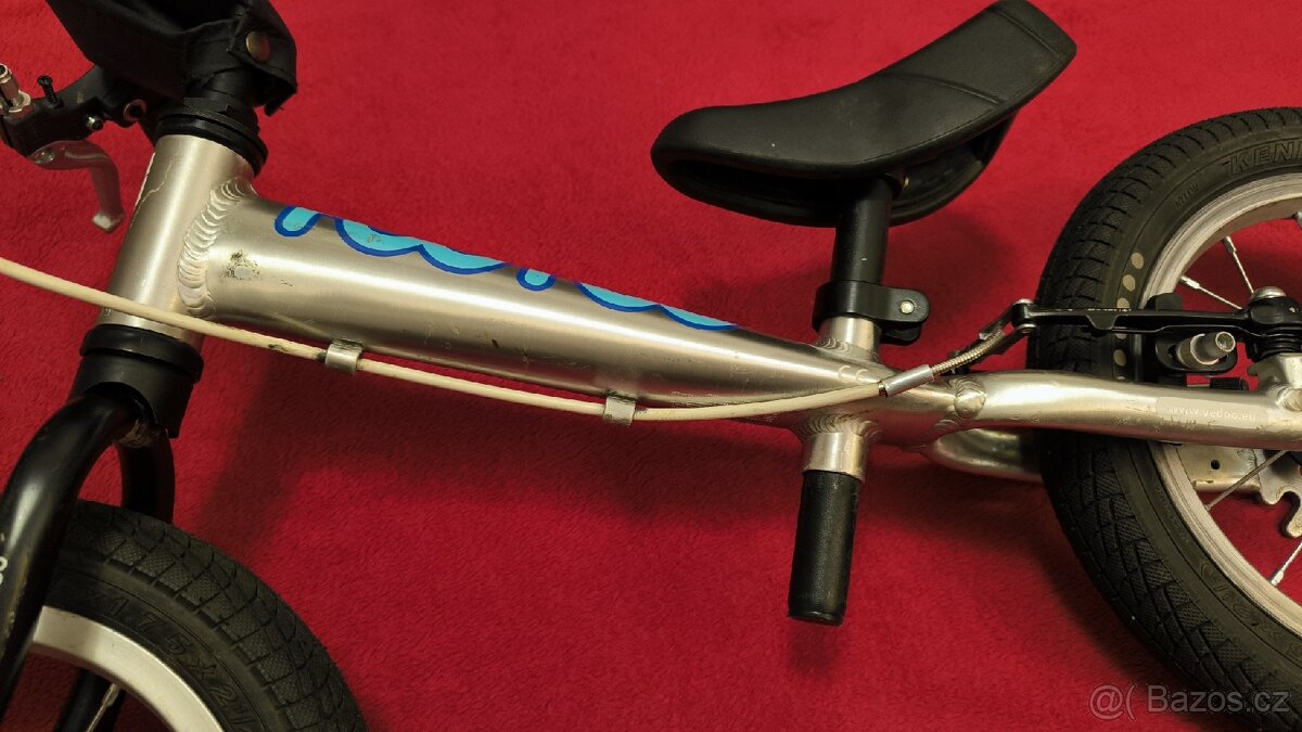 Dětské odrážedlo Yedoo – lehké, nafukovací kola, brzda - 5