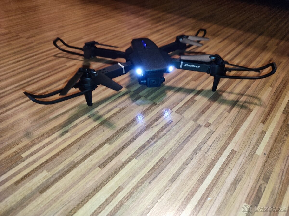 Dron E88 s Kamerou, Wifi - 5