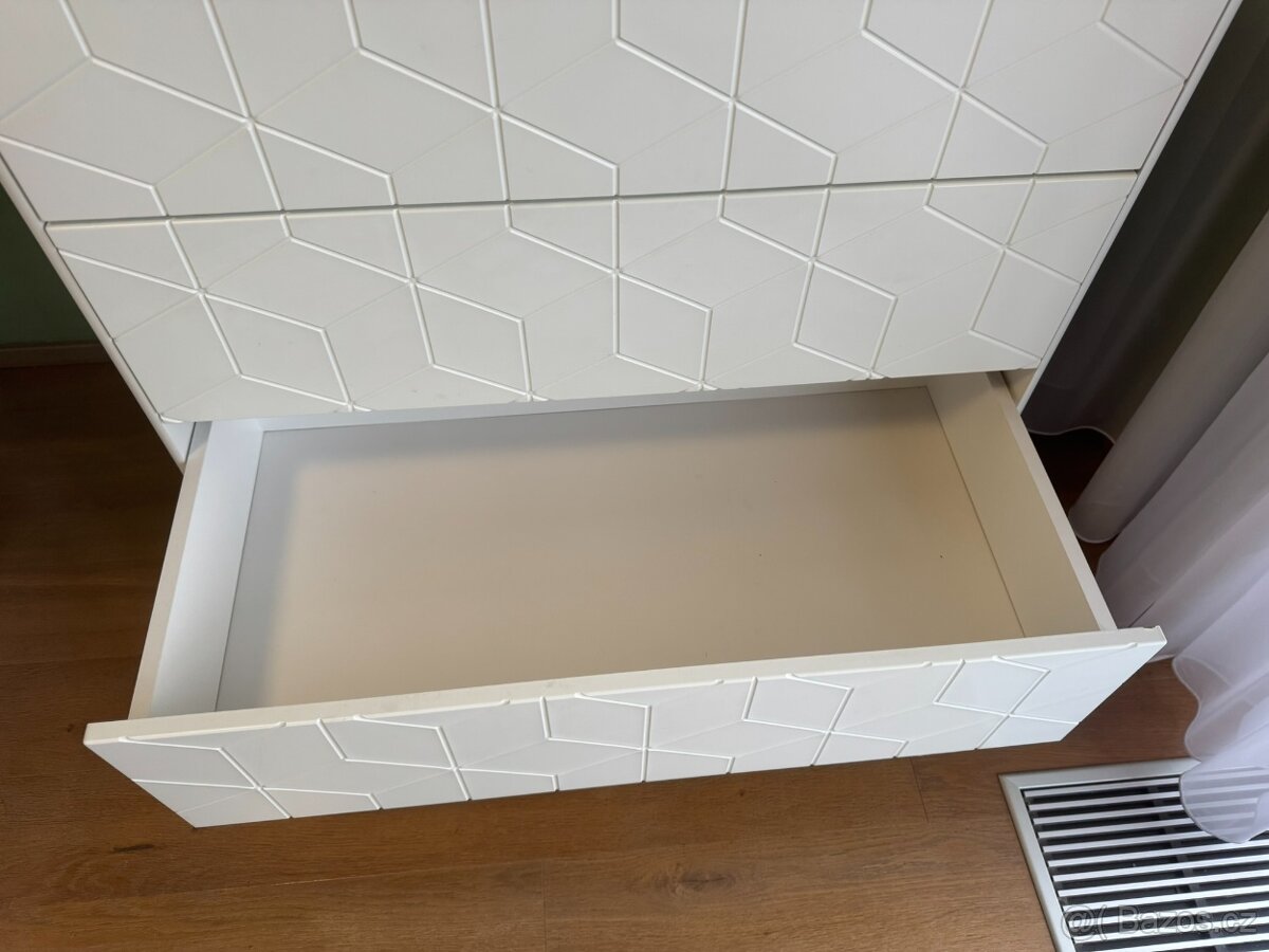 Krásná dětská zánovní skříň a komoda - 5