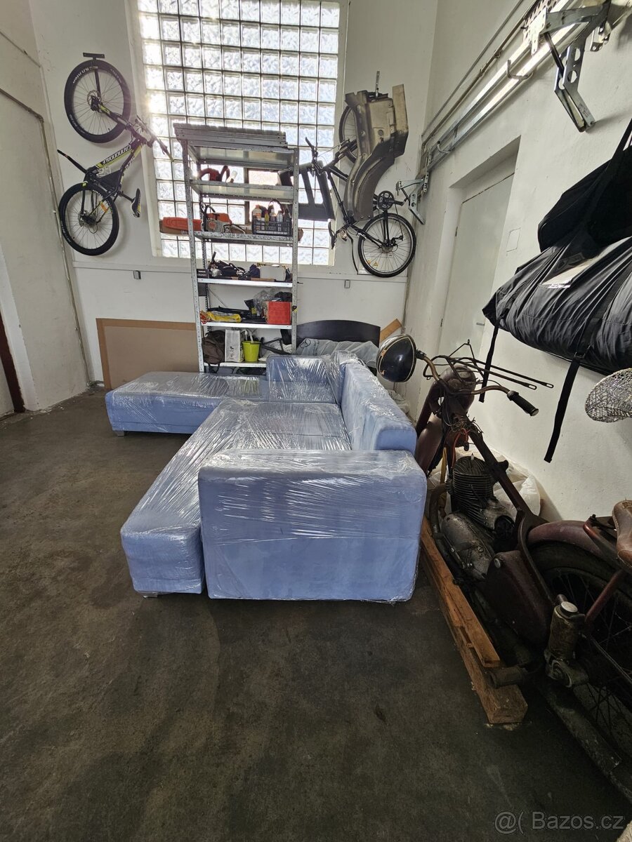 Rozkládací modrý gauč - 5