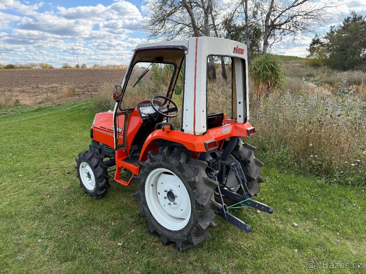 Malotraktor Kubota Saturn XDS s polokabinou - 5