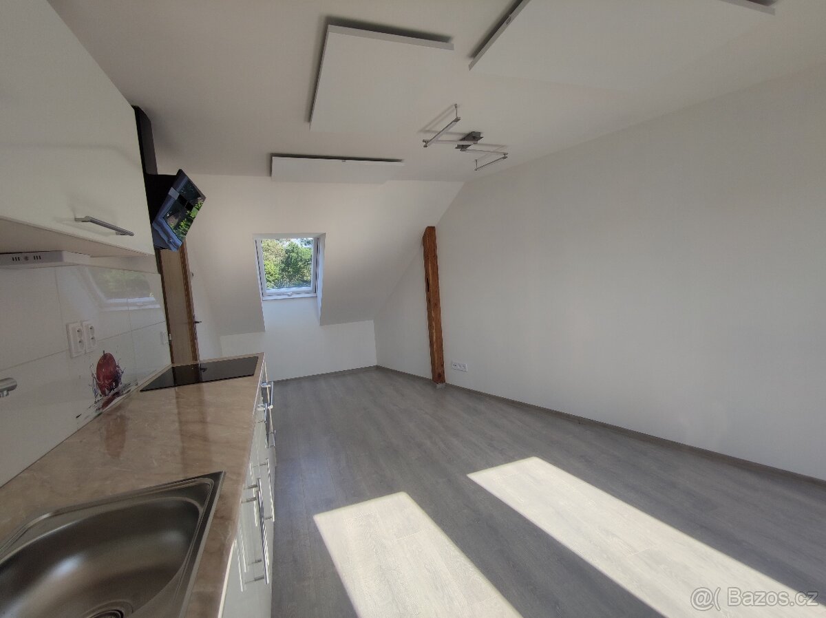 Pronajmu nový, podkrovní byt 1+kk v Mimoni, ul. Lužická 105 - 5