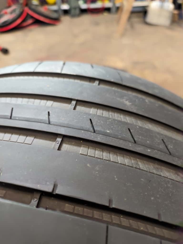 2x Použité Letní Pneu Goodyear 275/35R19 - 5