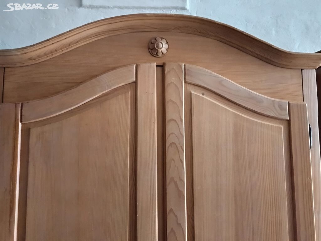 Celo masivní šatní skříň - 5