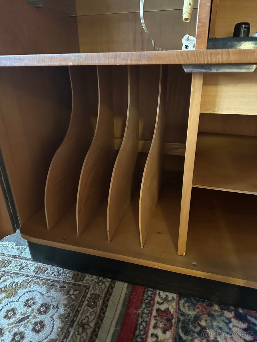 Skříňka s gramofonem Supraphon - 5