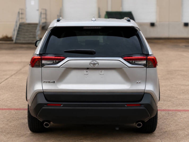 2021 Toyota RAV4 LE - 5