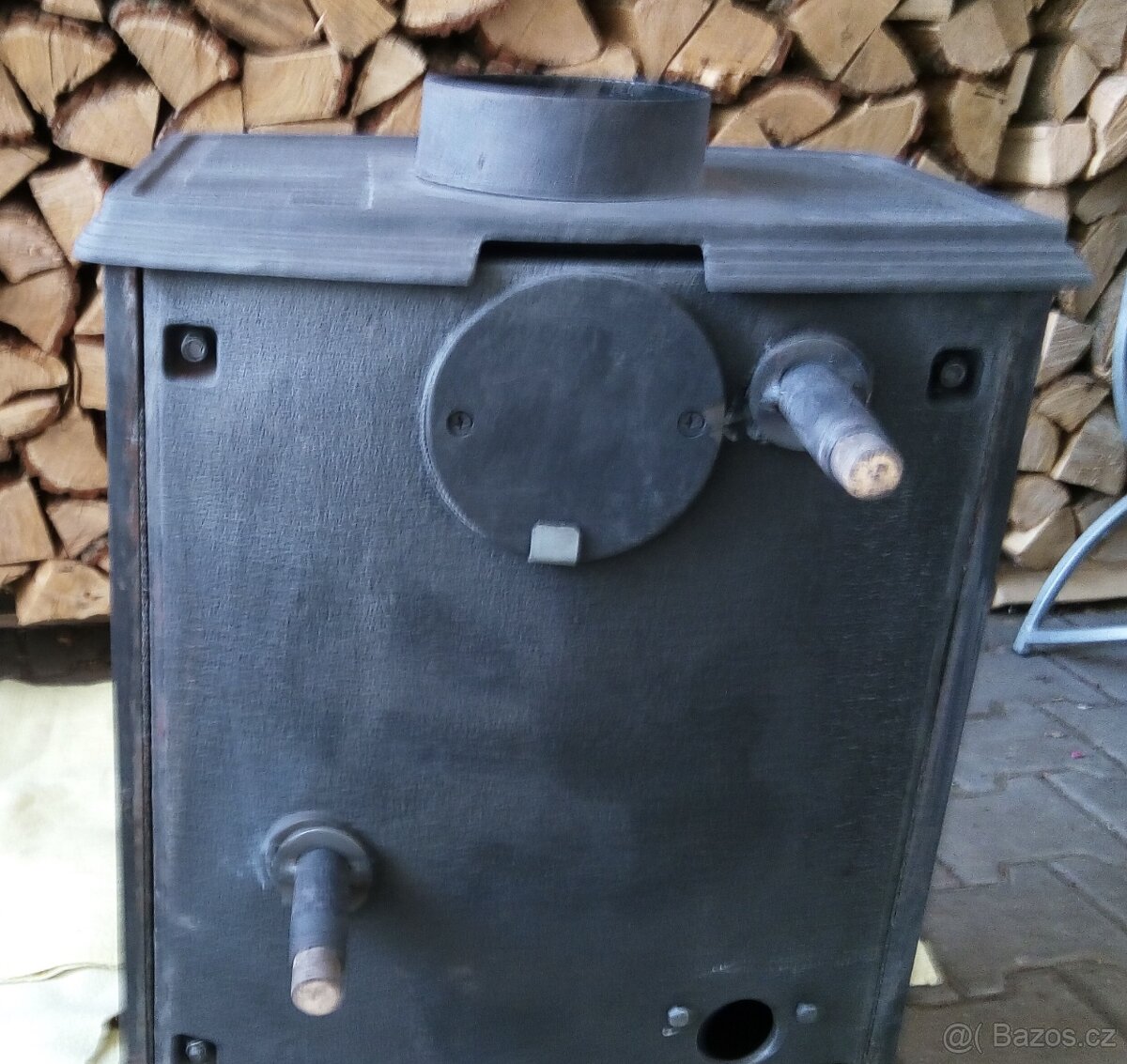 KAMNA LITINOVÁ S VÝMĚNÍKEM, masivní litina. - 5