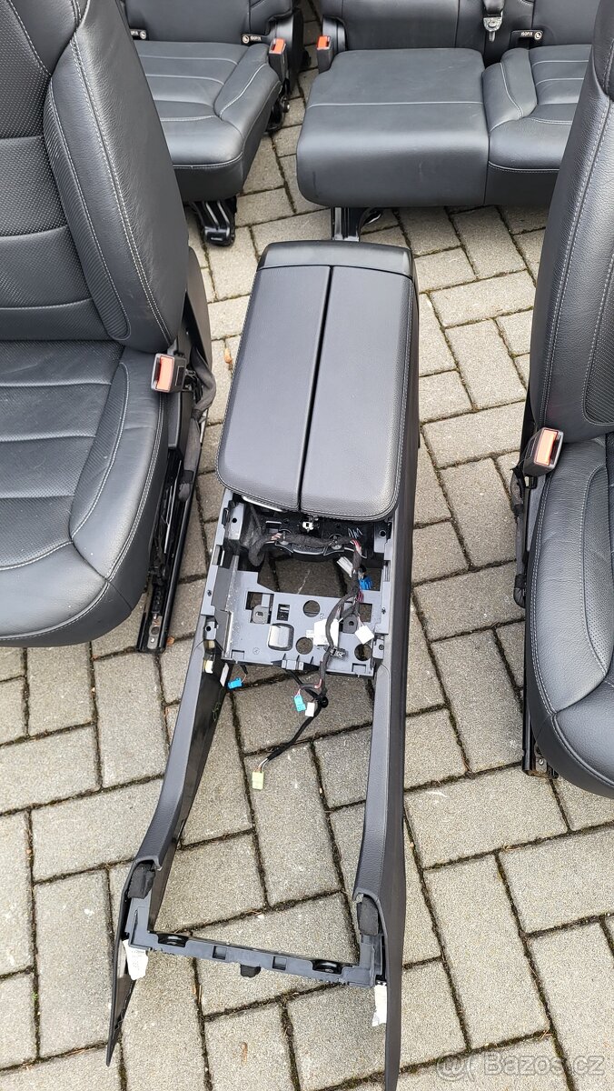 Mercedes GLE sedacky - 5