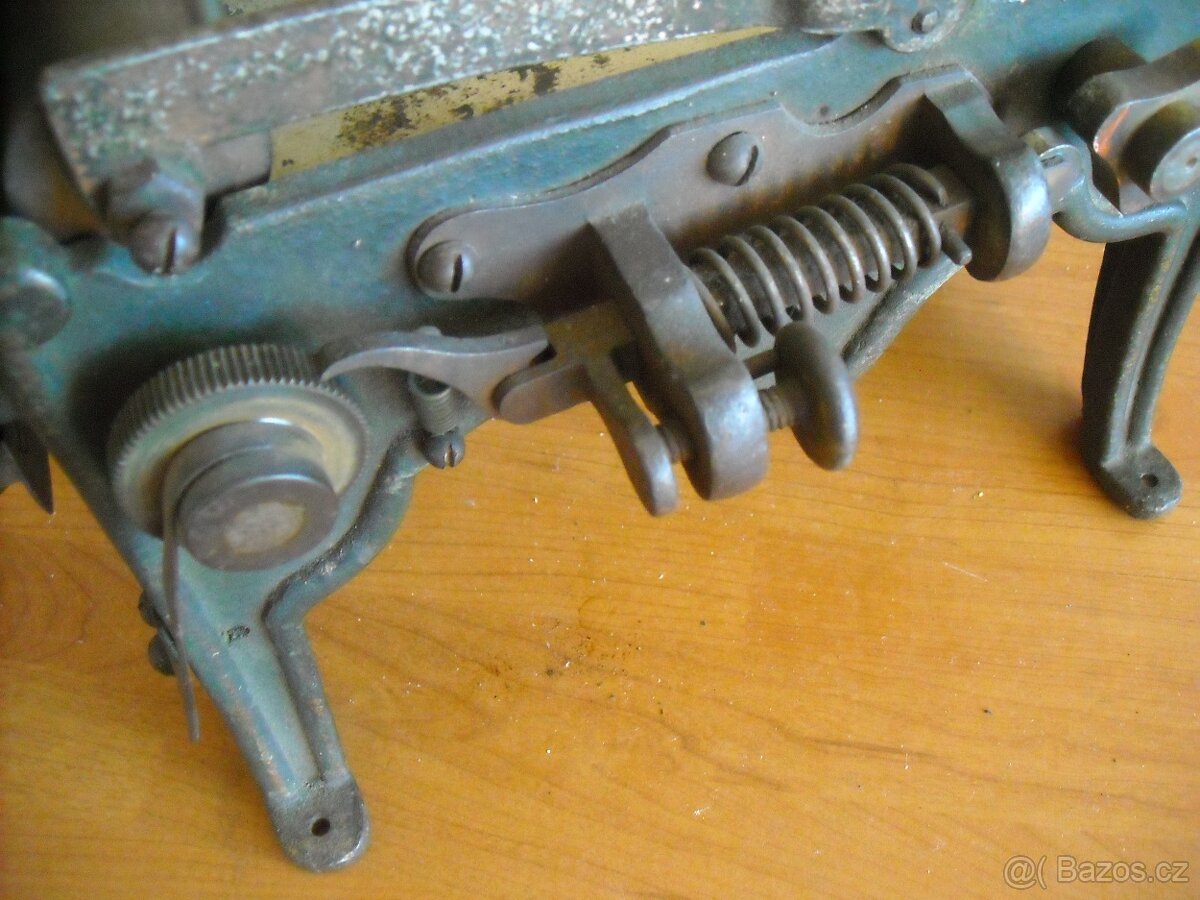 Starožitný stroj na těstoviny - 5