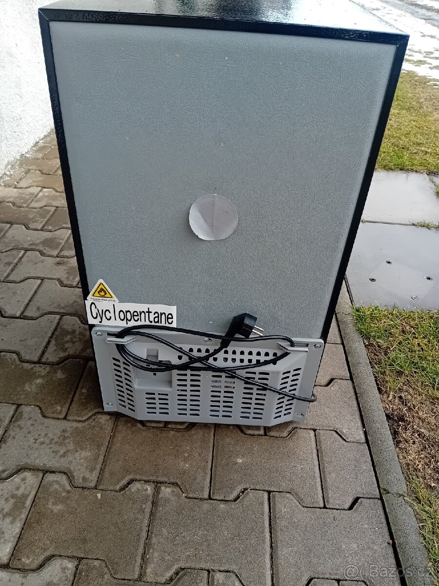 Vitrína/malá lednička - 5