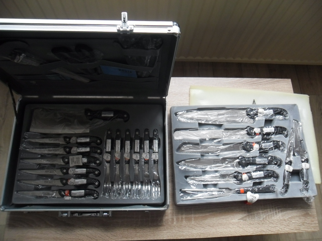 NOŽE A JINÉ - SADA. - 5