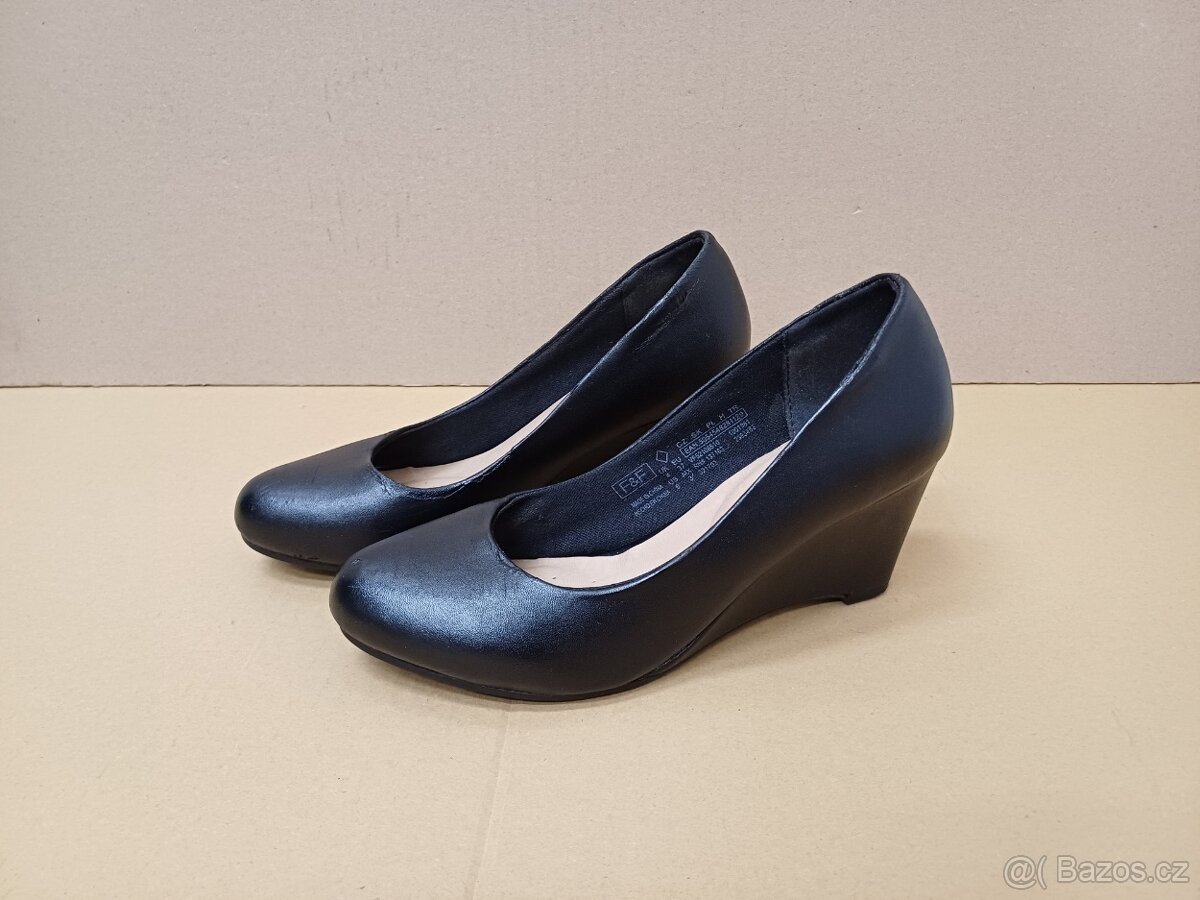 Černé lodičky na klínku vel.37 - 5