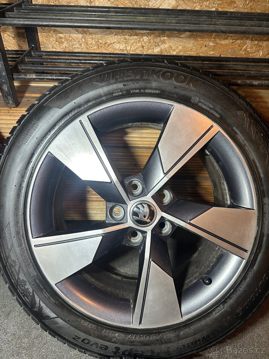 ALU Kola ŠKODA 5x112 R17 NIVALIS Zimní Pneu 225/50/17 - 5