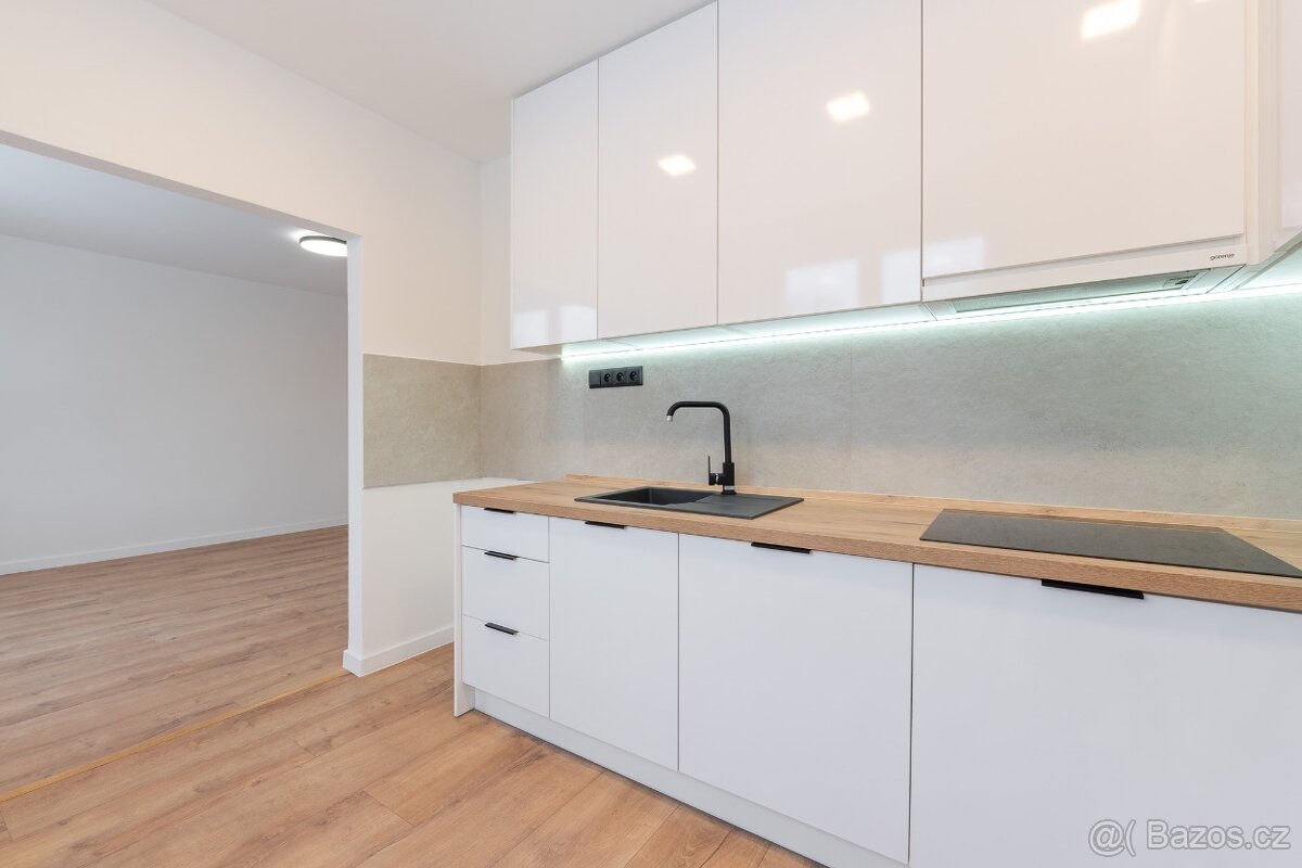 Prodej bytu 2+1 50 m² Sídliště, Krupka - 5