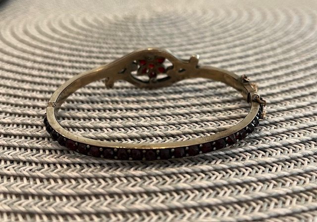 Náramek s českými granáty s krabičkou. - 5