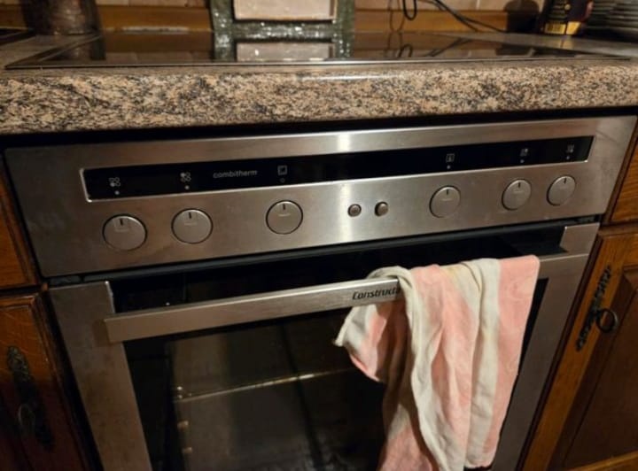 Rustikální linka tmavý dub masiv se spotřebiči,5552 - 5