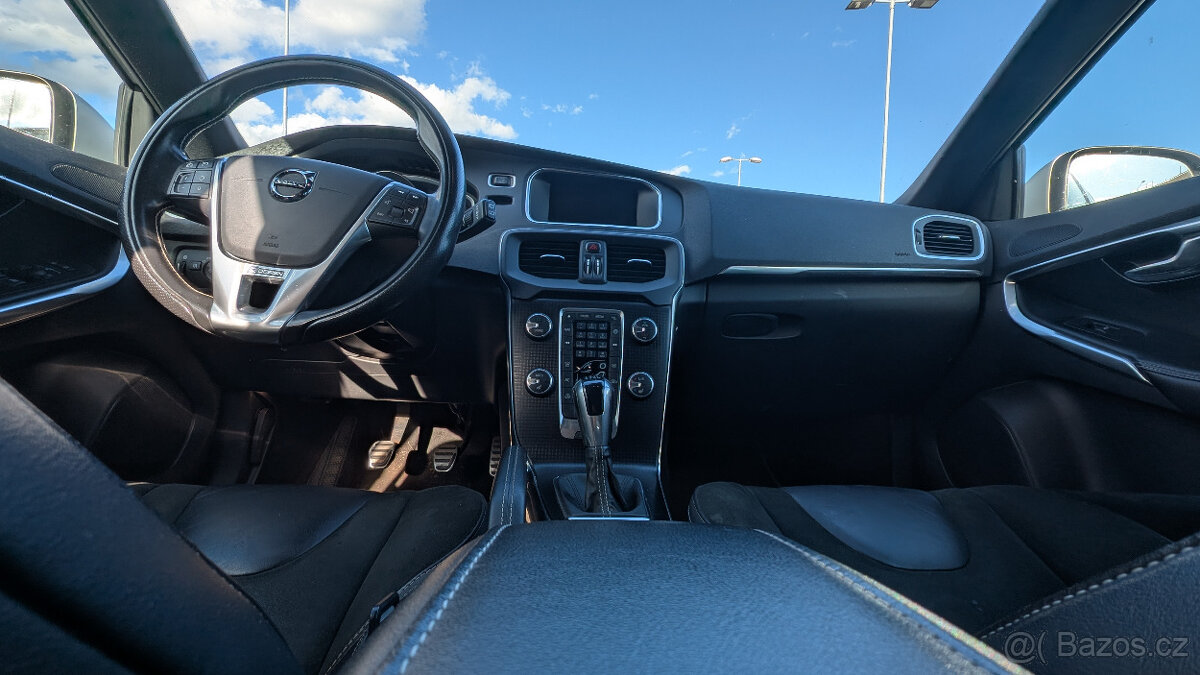 Volvo V40 D3 R-design - 5