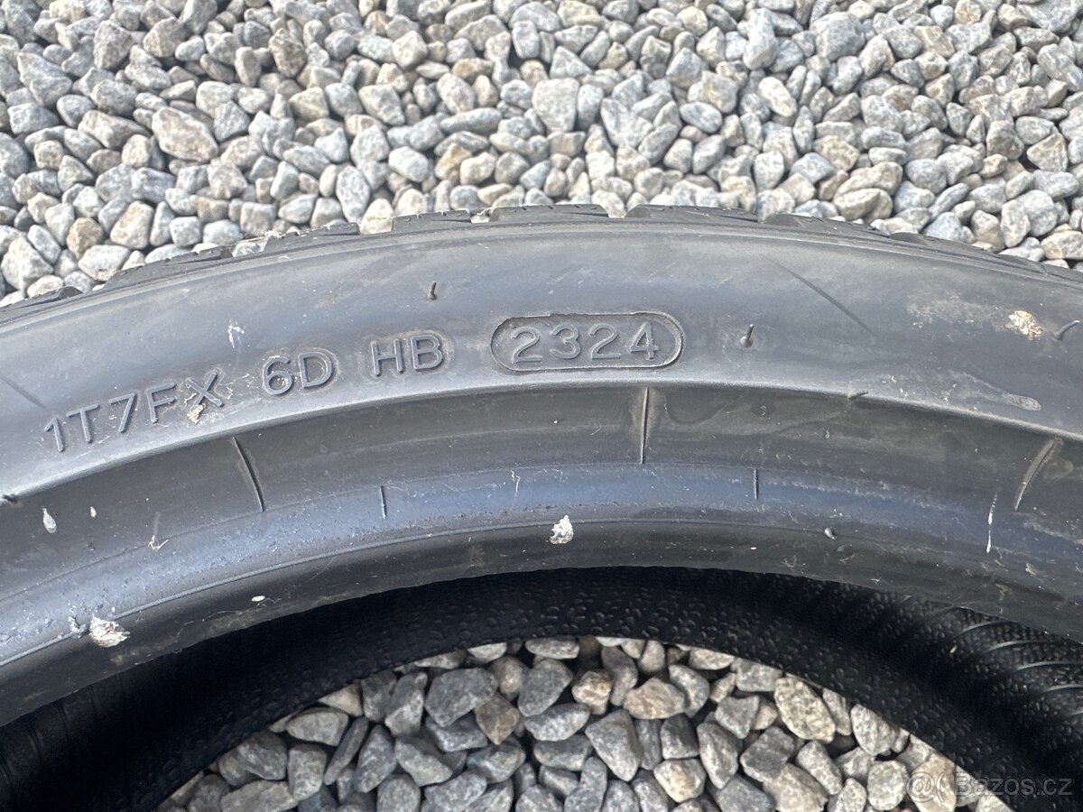 Zimní pneu Hankook Winter iCept 225/40 R19 - 5