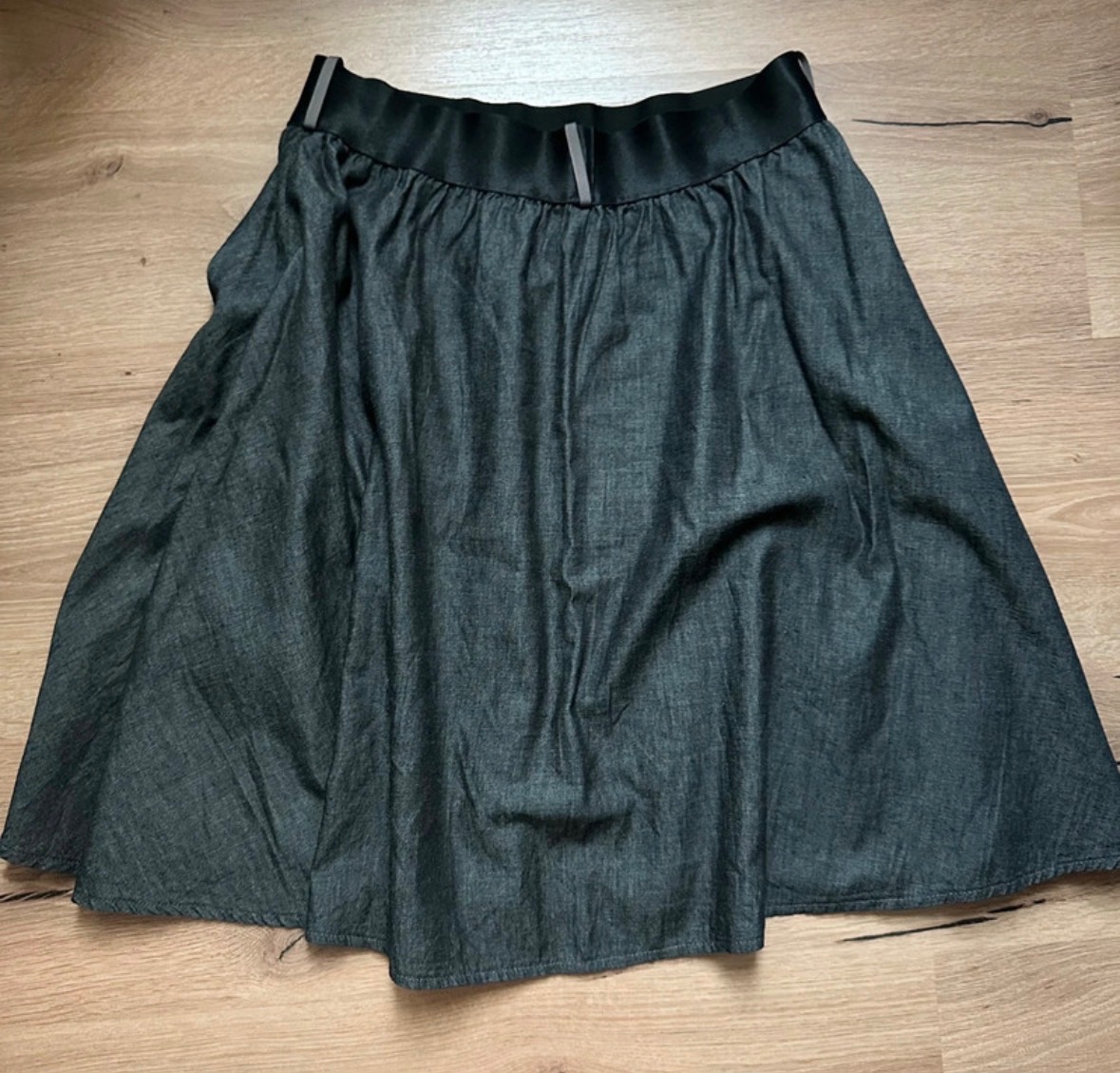 Půlkolová sukně Black Mountain 51 cm - 5