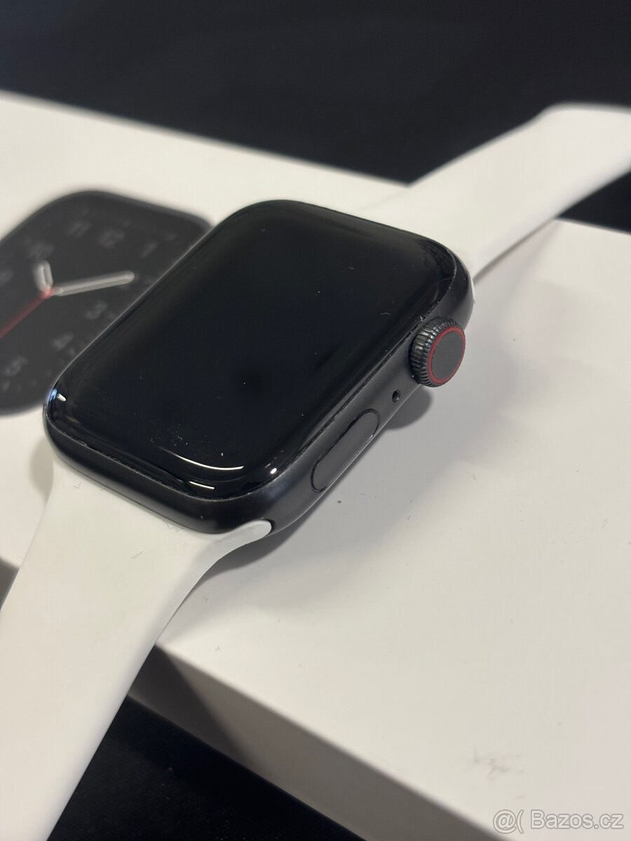 Apple Watch SE 44mm - 5