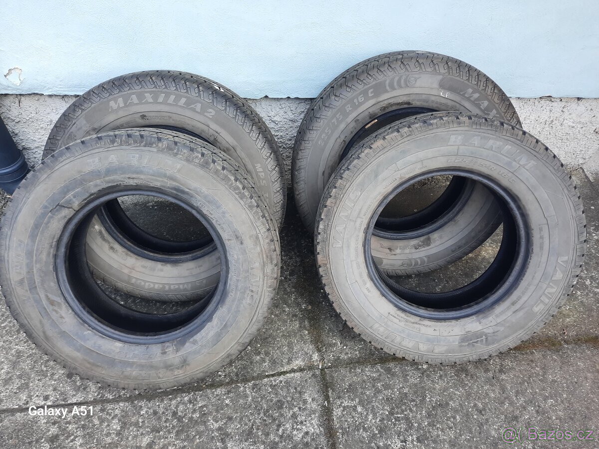 Pneu 225 75 R 16 C - 5