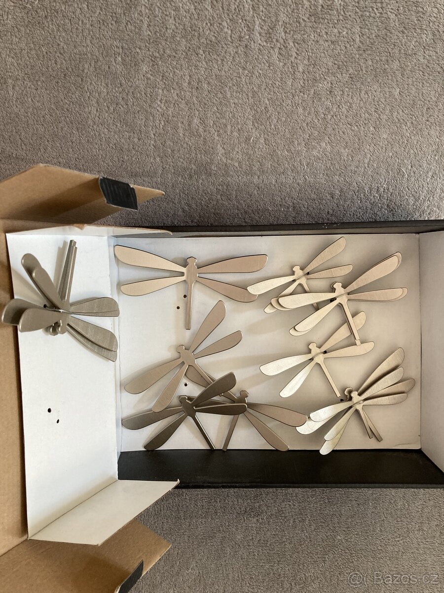 Nástěnná dekorace vážky z kolekce - Umbra. - 5