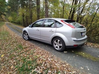 Ford Focus MK2 Ghia 1.6 85kW - NOVÁ STK + NOVÝ OLEJ - 5