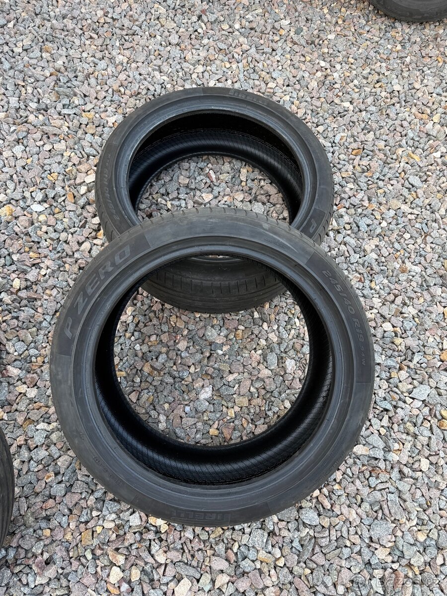 Prodám 2 kusy pneu 245/40r19 - 5