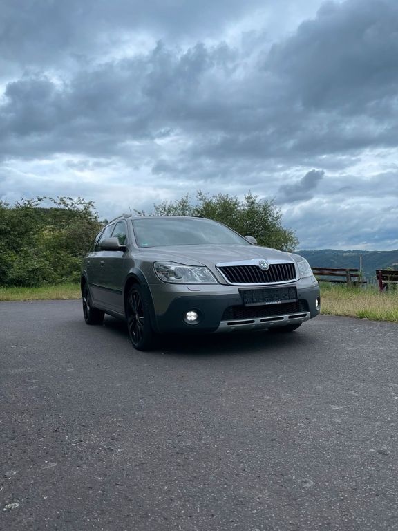 Skoda Octavia kombi ,scaut 2.0tdi,4x4 - 5