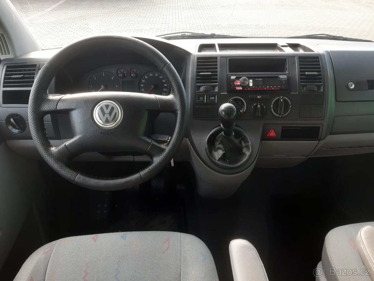VW Transporter T5, 1,9tdi 63kw, r.v:2004, 5míst - 5