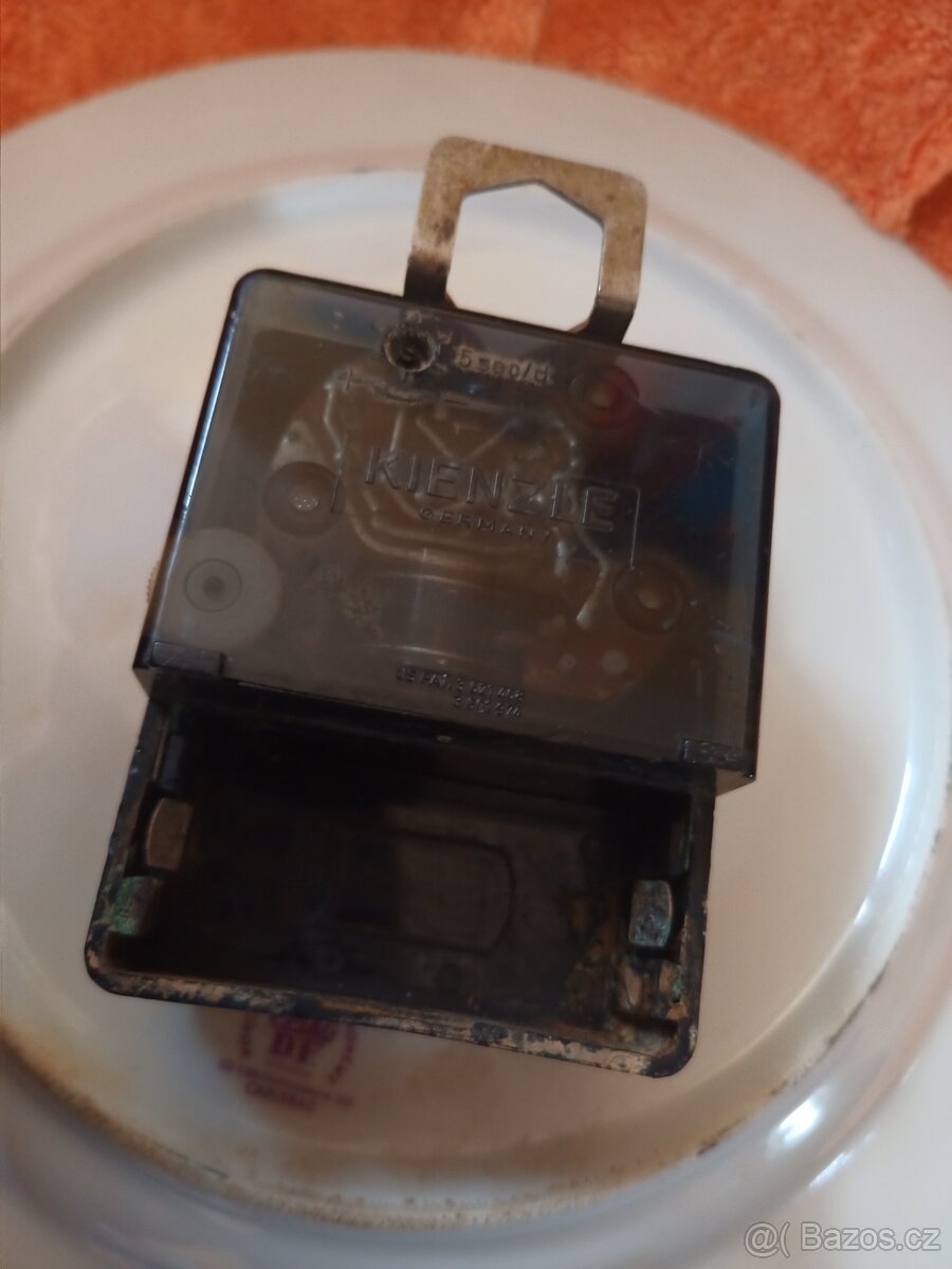 Prodám retro hodiny na talíři - 5