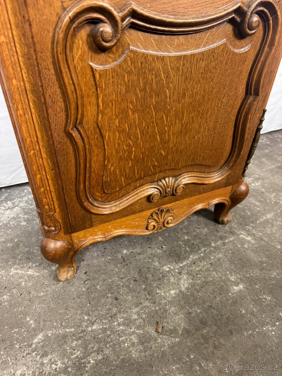 Úzká skříňka / vitrína (136024) - 5