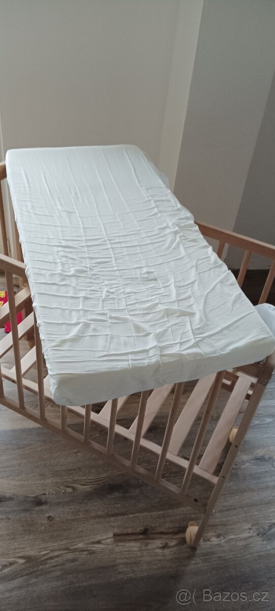 Prodám malou dětskou postýlku - 5