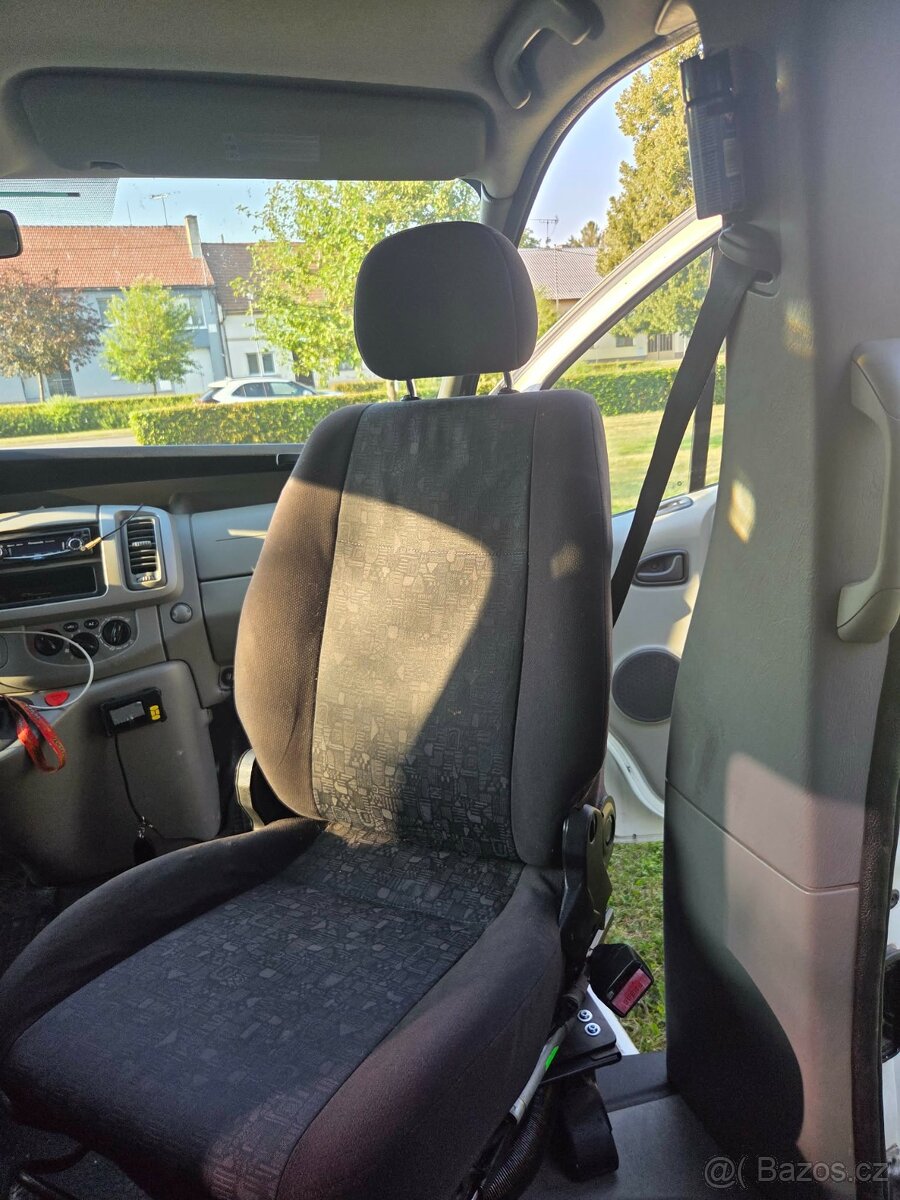 Renault Trafic L2H1 (Long) 2.0 dCi (2008) - 5