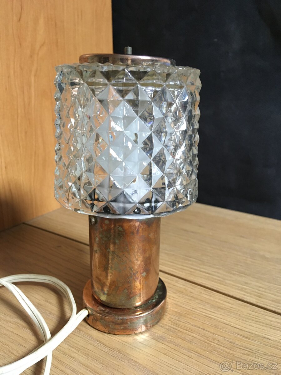 Lampička na noční stolek s broušeným stínidlem - 5