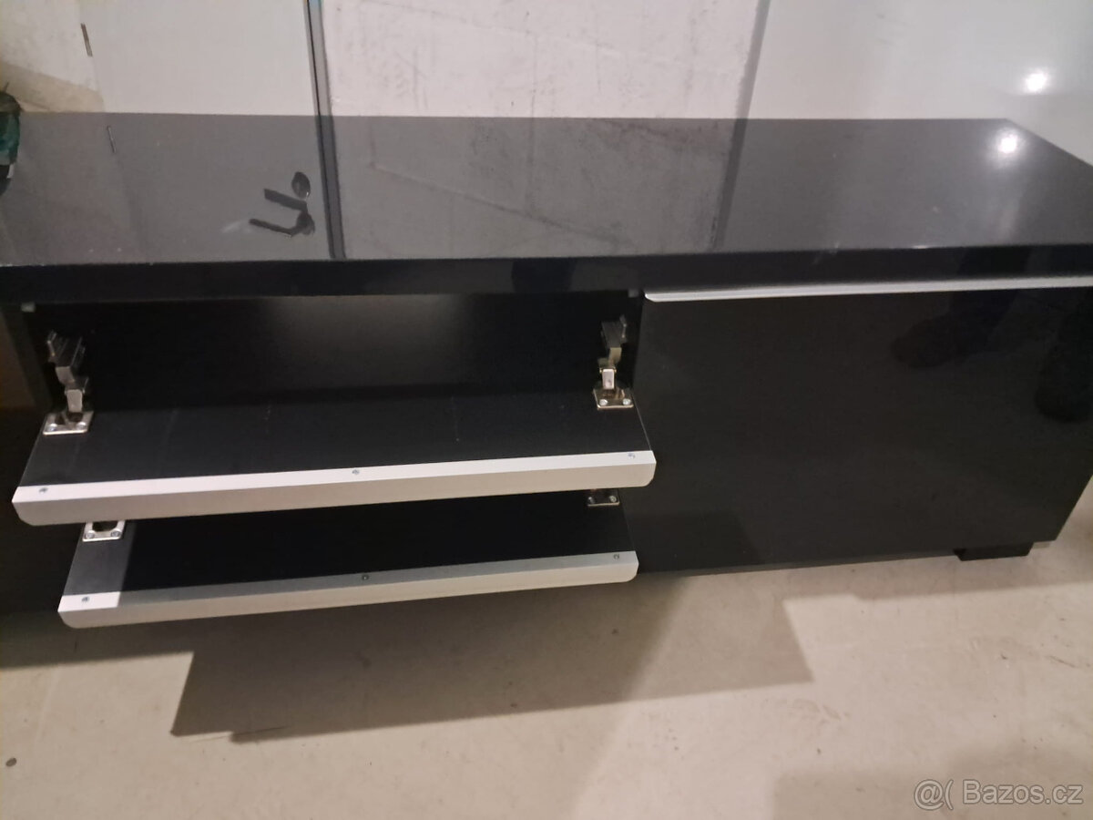 Tv stolek + závěsná skříňka Ikea Besta - 5