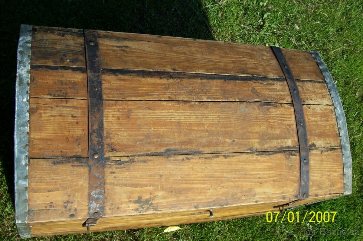 Stará dřevěná truhla - 5