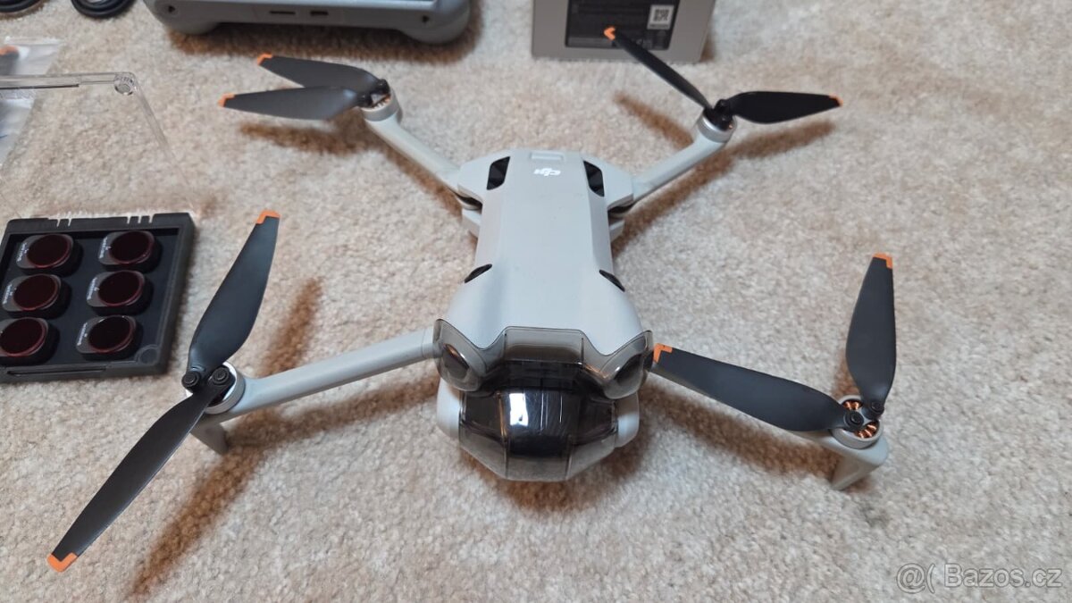 Prodám DJI Mini 4 Pro Fly More Combo (DJI RC 2) + ND FILTRY - 5