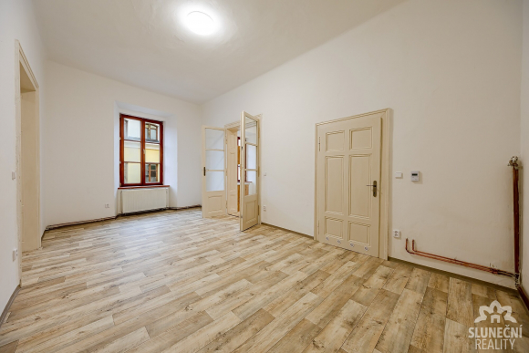 Prostorný byt 2+1 v historickém činžovním domě, 84 m², centr - 5