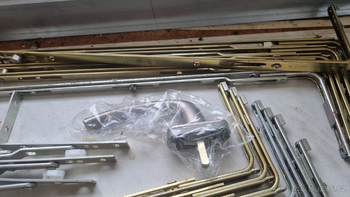 Kovani Maco -multi trend spodni roh , siegenia si , roto - 5