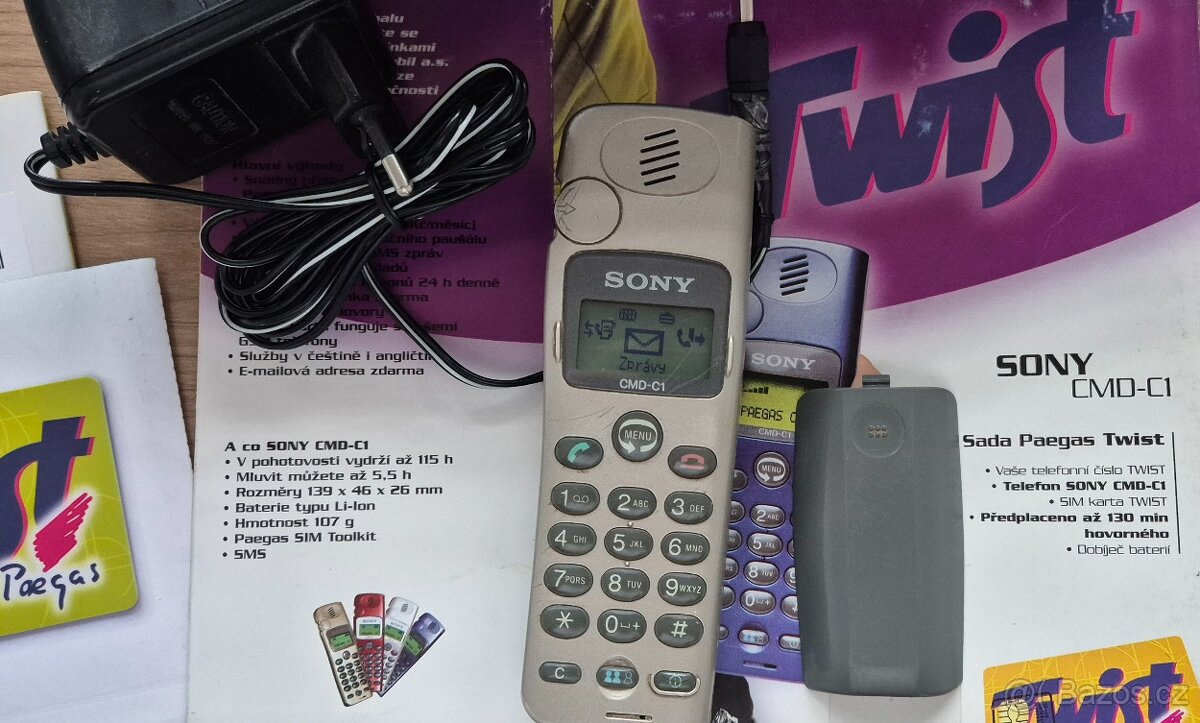 Legendarni retro mobil Sony CMD-C1 - 5