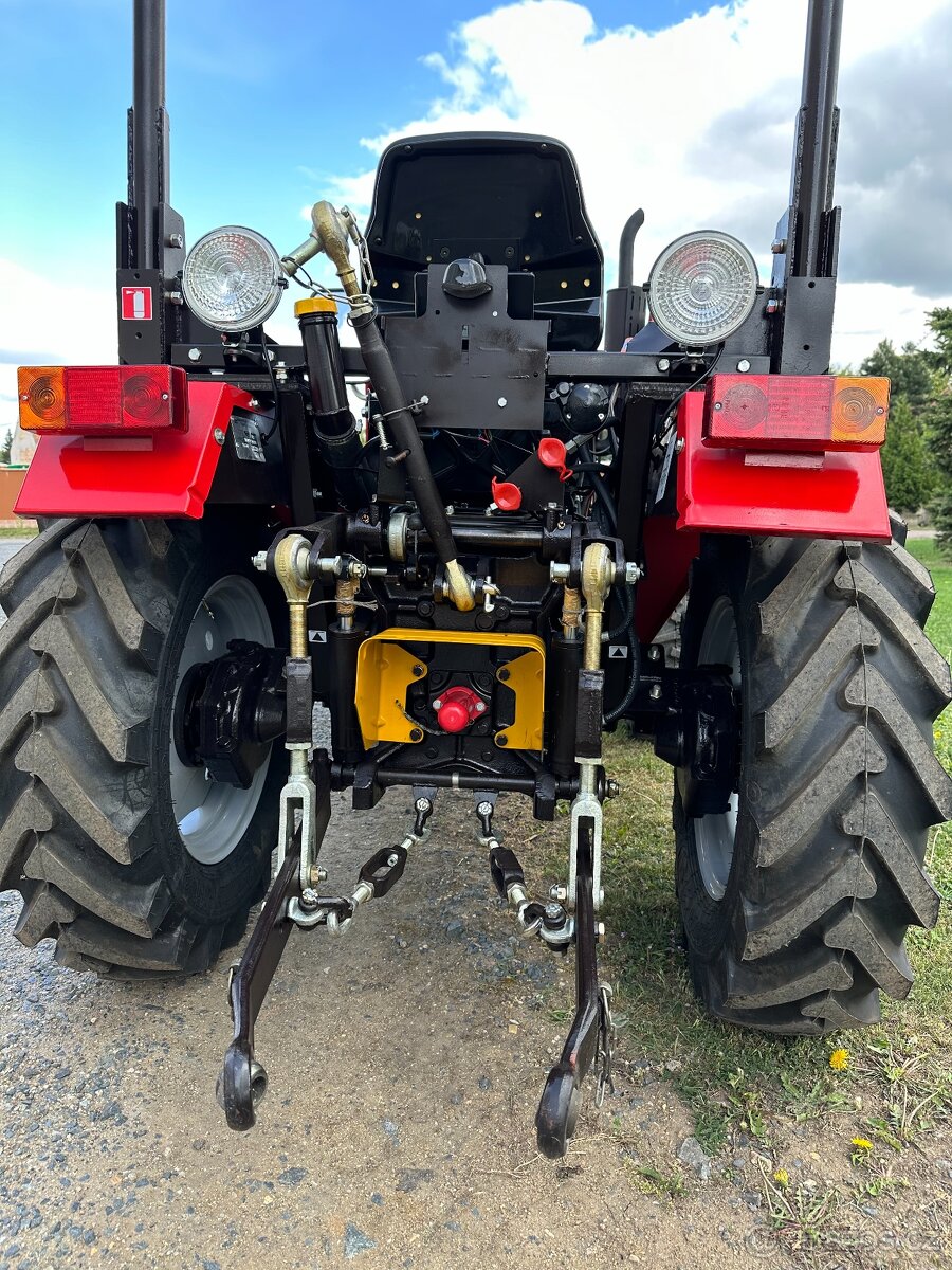 Traktor Belarus 311 s čelním nakladačem - 5
