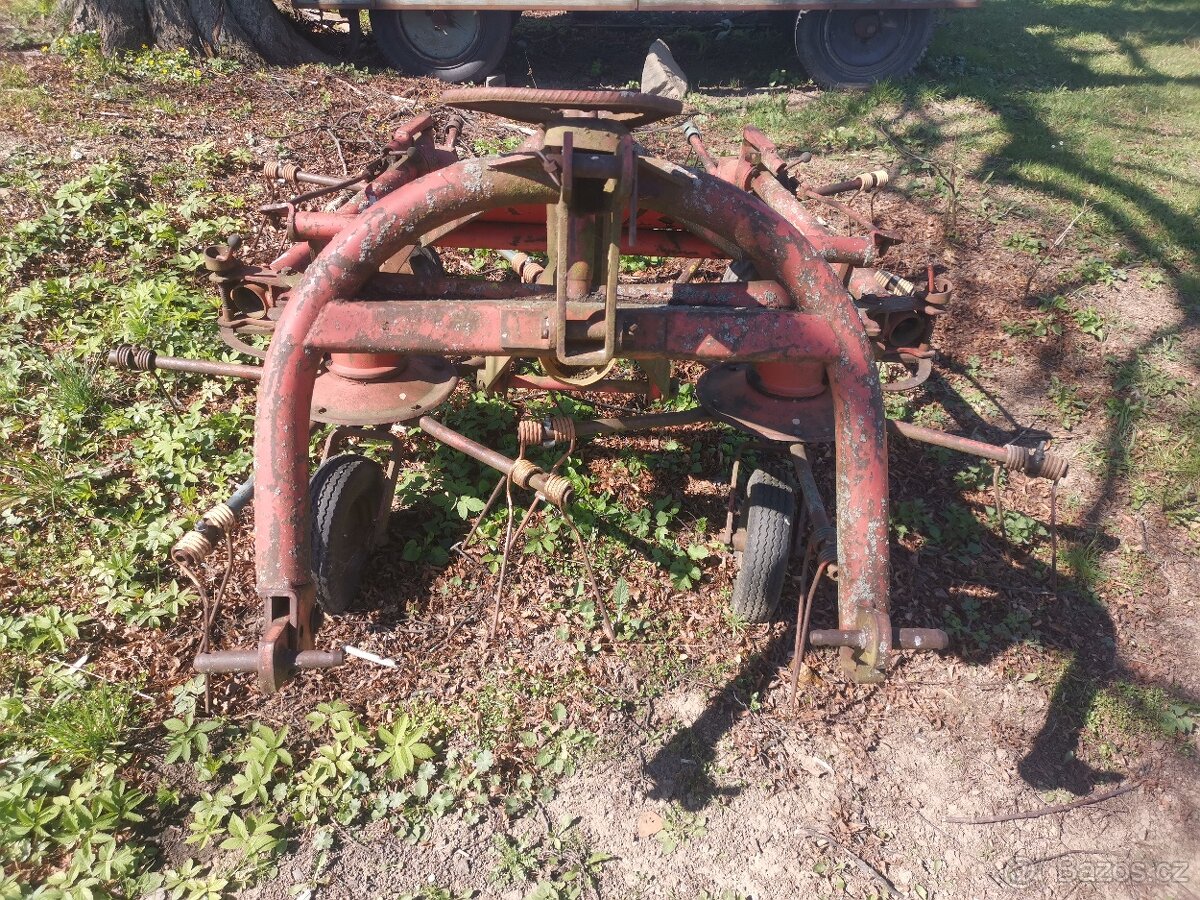 Nesený obraceč sena - 5