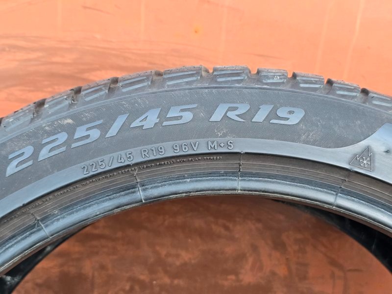 Zimní Pirelli 225/45/19 - 5