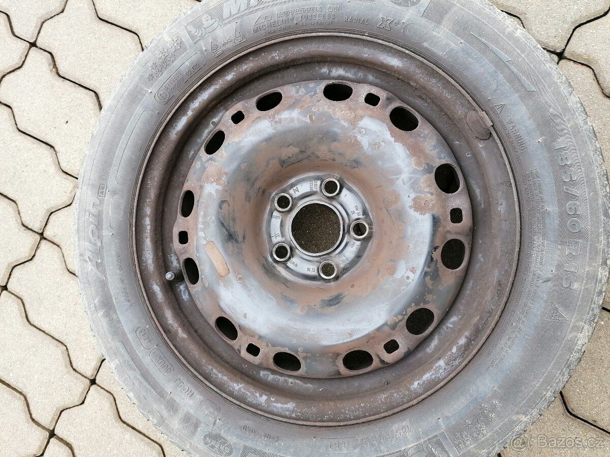 Sada plechových disků 5x100 "15" včetně zimní pneu 185/60 - 5
