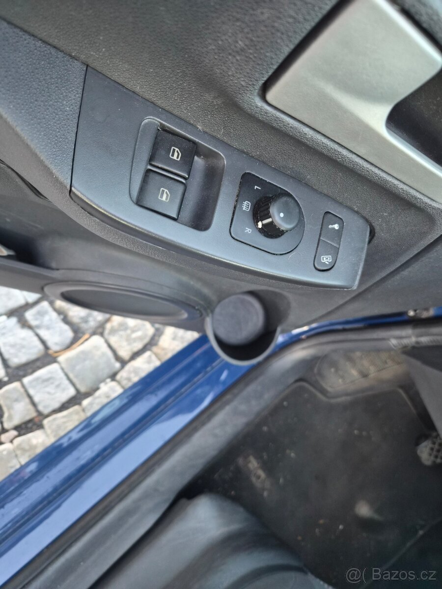 Prodám Volkswagen Fox - 5