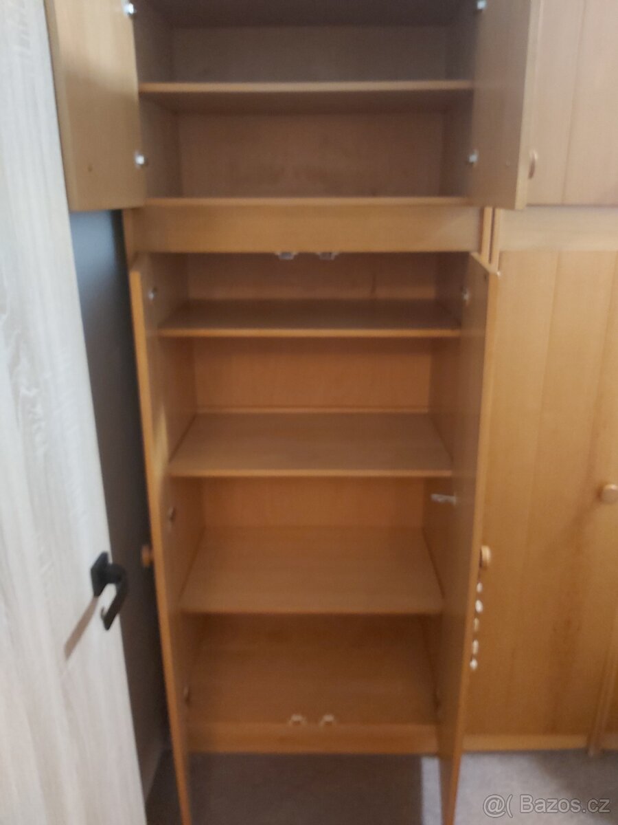 ŠATNÍ POLICOVÁ SKŘÍŇ - 5