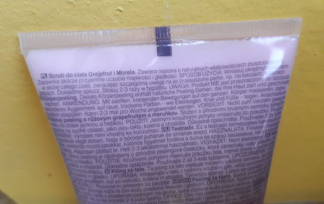 AVON Naturals Body Care tělový peeling - 5